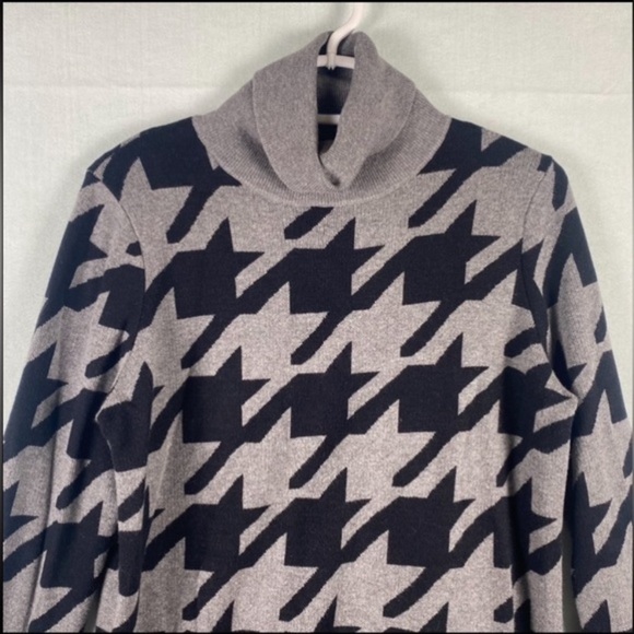 Ann Taylor | Women’s Medium Houndstooth Design Turtleneck Sweater | Grey,‎ Black - Picture 2 of 7